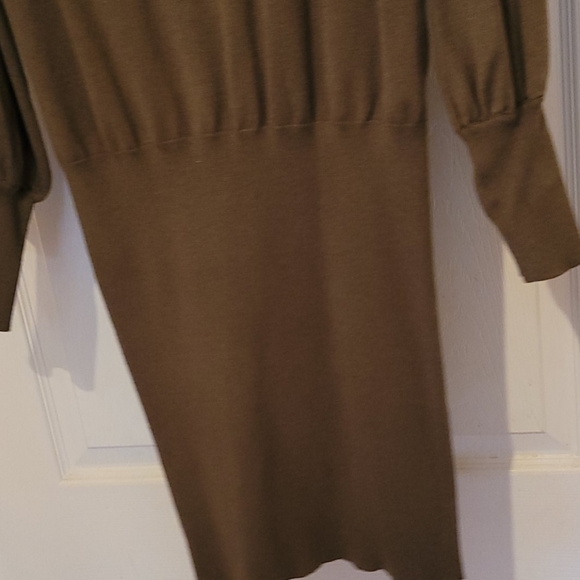 Dress - Picture 4 of 4